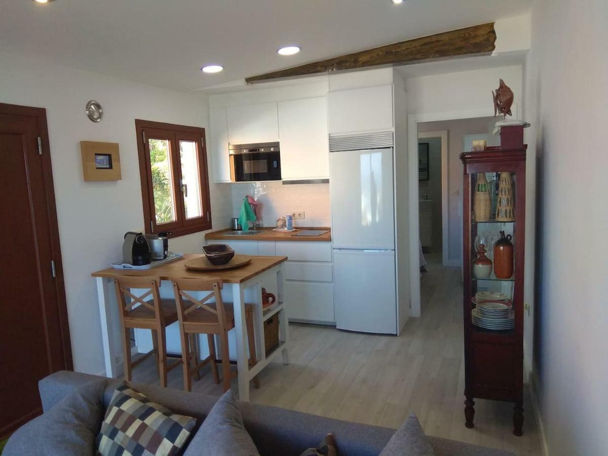 A Guaira, fantástico apartamento al borde del mar Oia Exterior foto